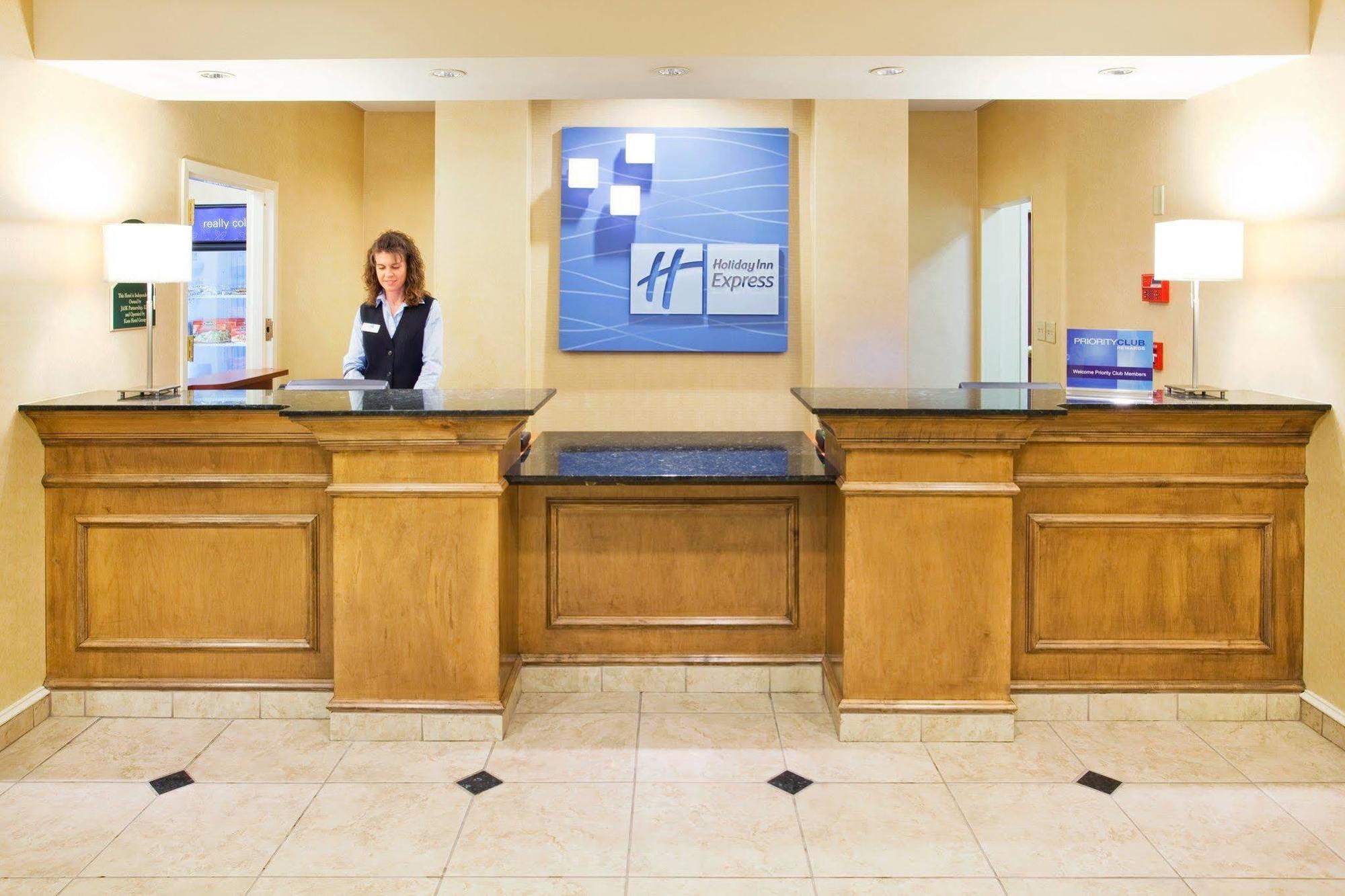 Holiday Inn Express Knoxville-Strawberry Plains By Ihg Exterior foto