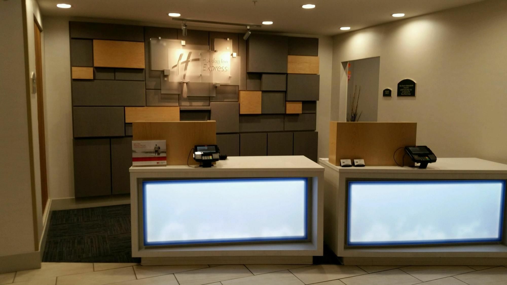 Holiday Inn Express Knoxville-Strawberry Plains By Ihg Exterior foto